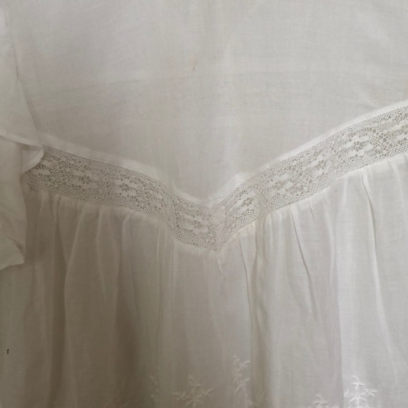 Aritzia cotton embroidered whitE top. NWOT. XS - Picture 3 of 8